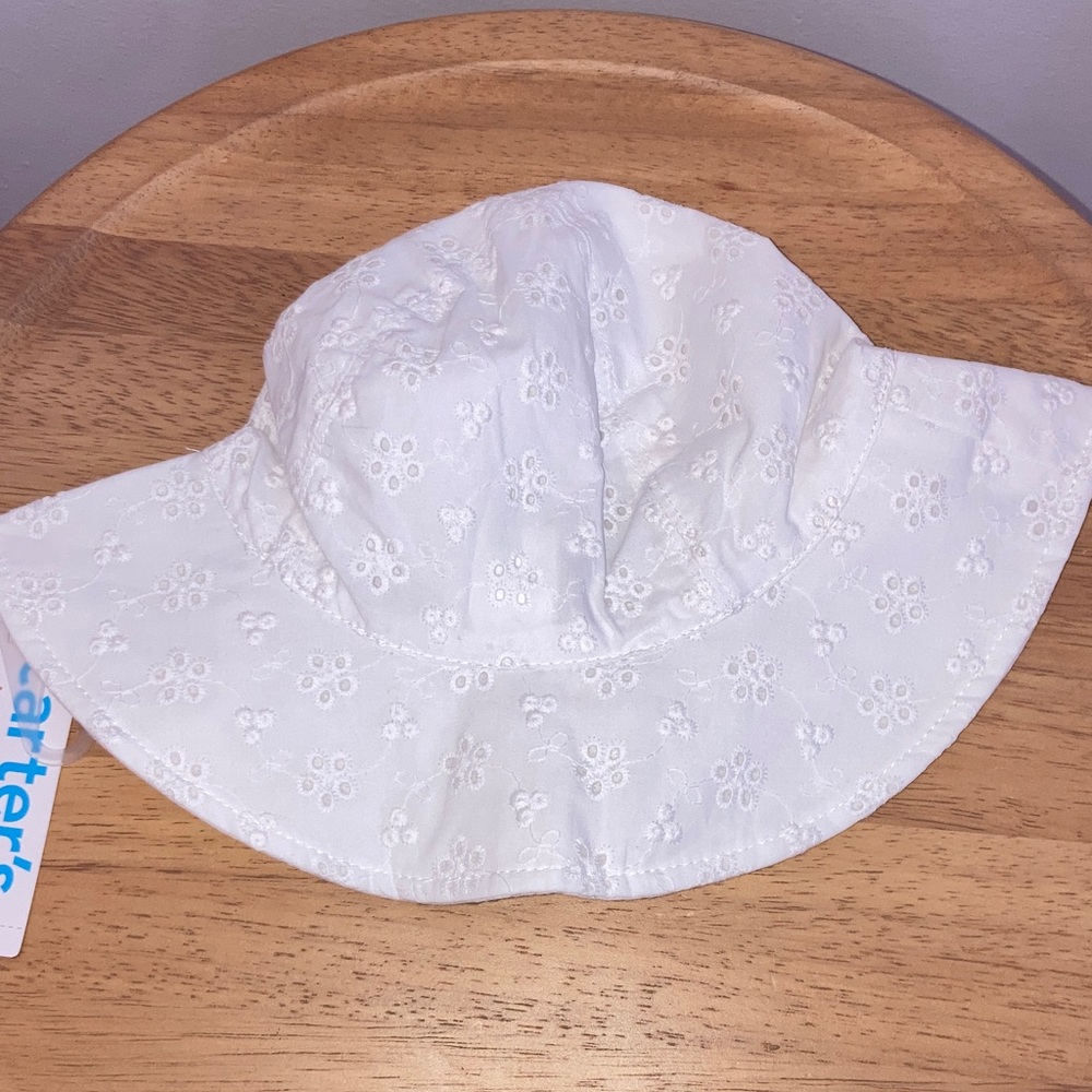 #102. 🆕 NWT - Carter's - Eyelet Kids Hat